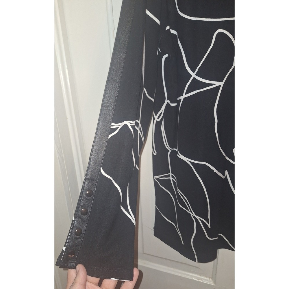 Chico's Women's Size 3 (XL) Ponte Faux Leather Inset Print Tunic Blouse Shirt - Picture 4 of 5